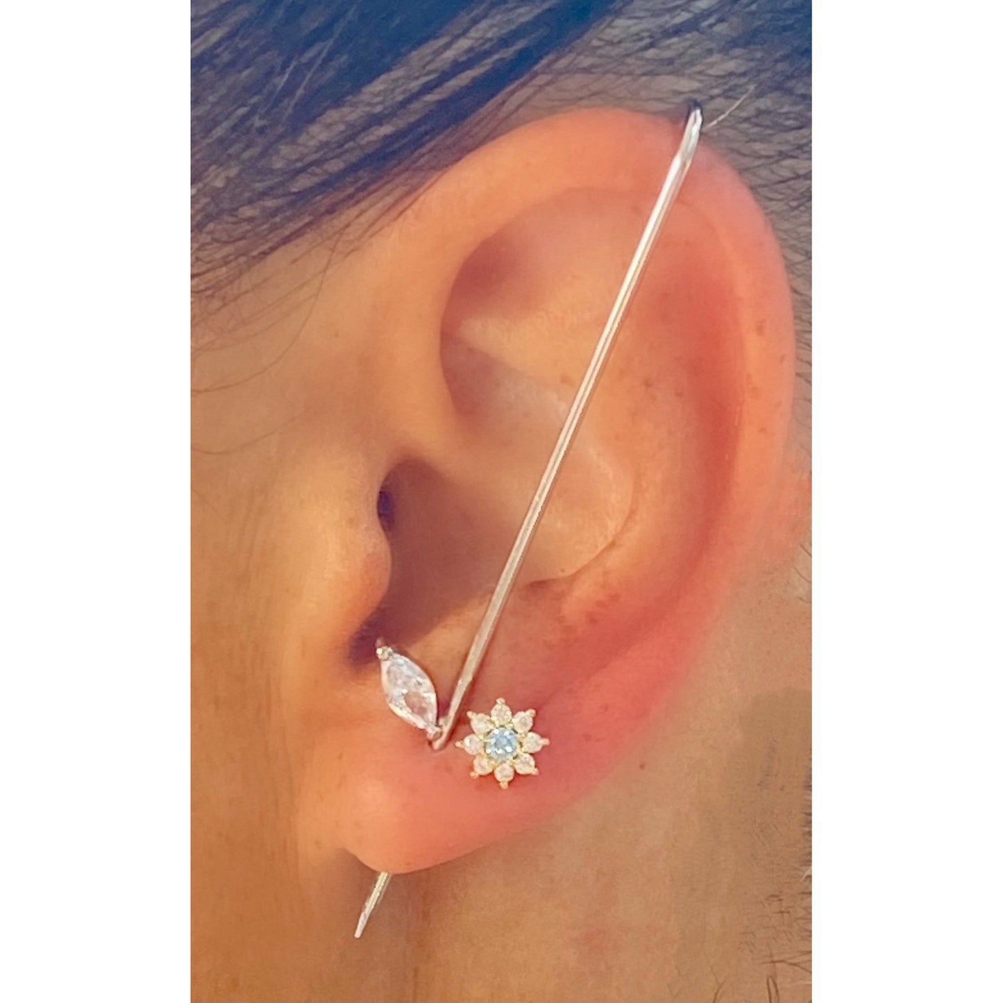 LEXI EAR BAR EARRING